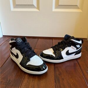 Black and White Jordans Mid 1 Carbon Fiber